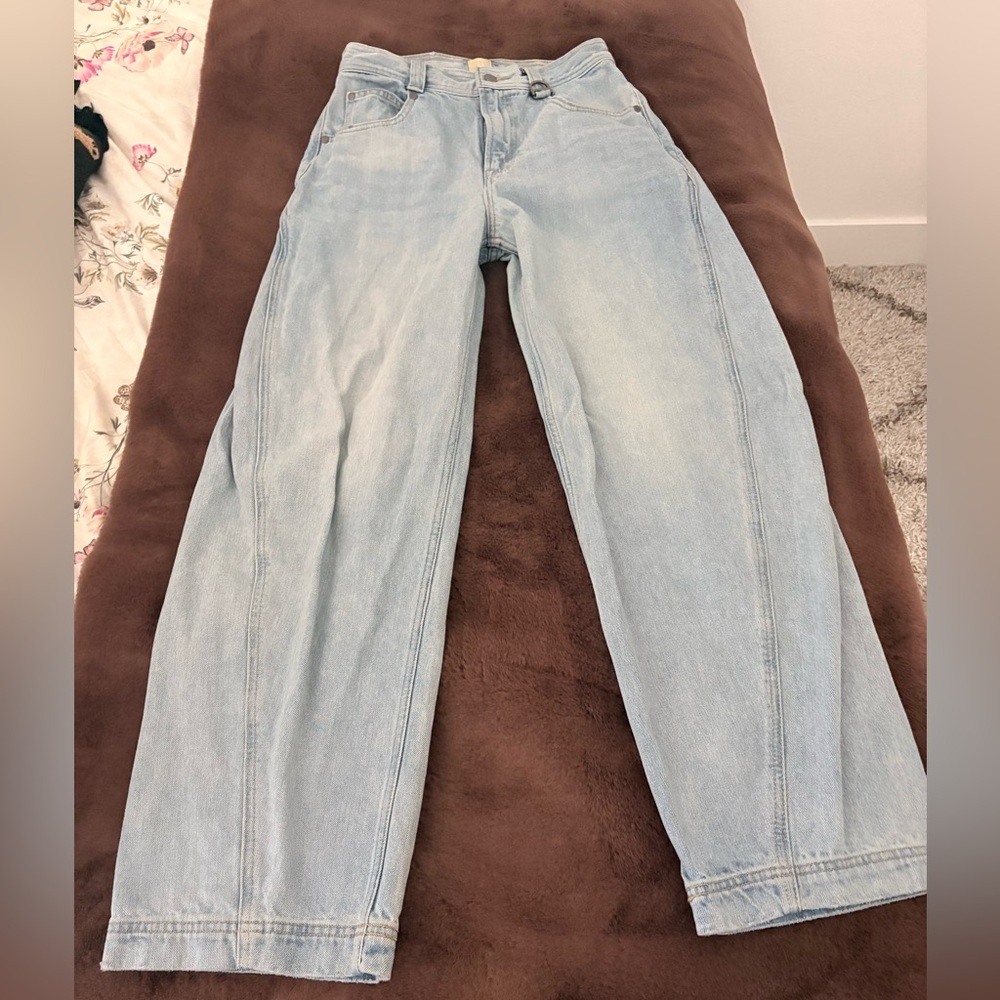 GAP x Beis Barrel jeans